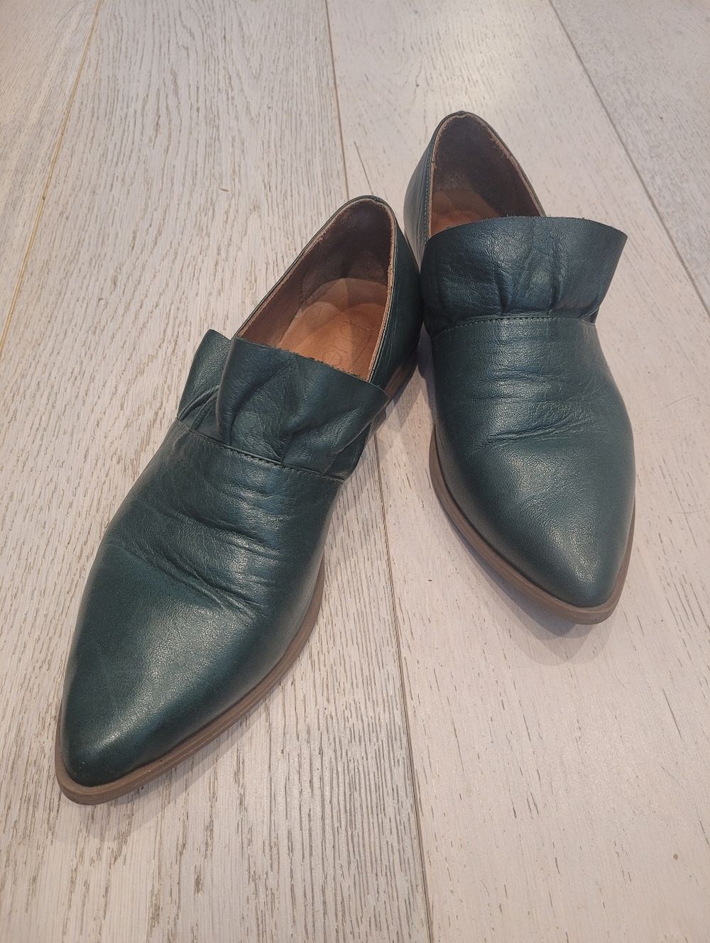 Bueno Green Loafer Flats "Elf Slippers"
